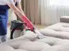 Shampouineuse canapé : pour nettoyer votre canapé comme un pro