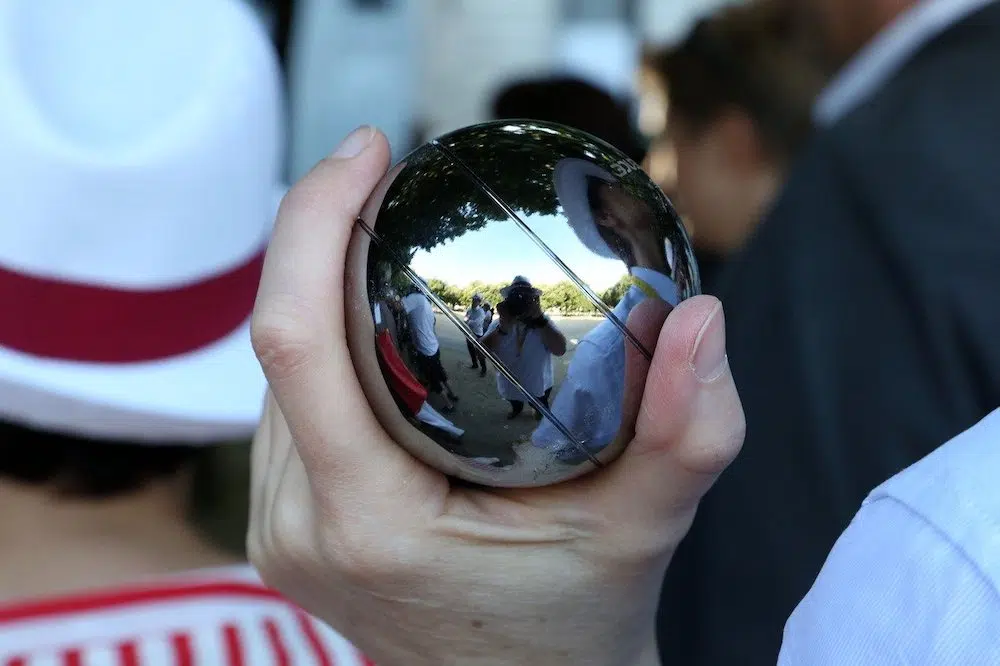 boule de pétanque neuve et brillante